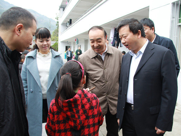 马恒昌一行先后深入紫阳县第三小学,县职教中心,东木镇中心学校,红椿