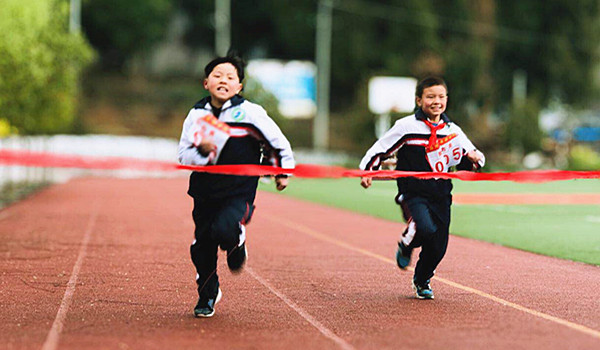 石泉县喜河九年制学校举行第八届春季运动会