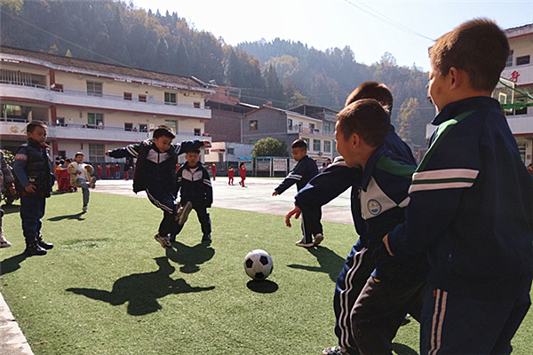 漩涡镇中心小学图片